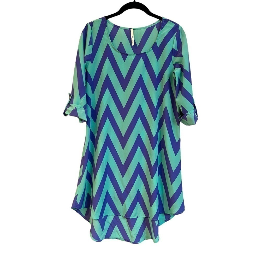 YETTS, WOMENS CASUAL & COMFY CHEVRON HI LOW DRESS. FULL FLOWING SKIRT. SIZE M